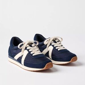 DV Dolce Vita Joque Navy and White Women’s Sneakers. NWBox Size 7